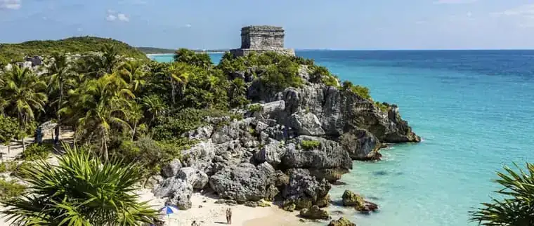 Tulum Mayan ruins on a cliff above the Caribbean sea