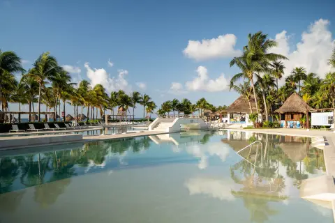 Bluebay Grand Esmeralda — private transfers from Cancun Airport