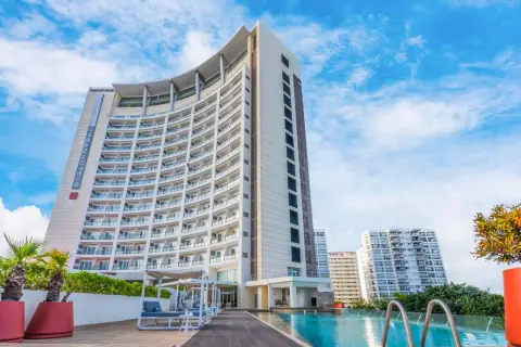 Krystal Urban Cancun Centro — private transfers from Cancun Airport