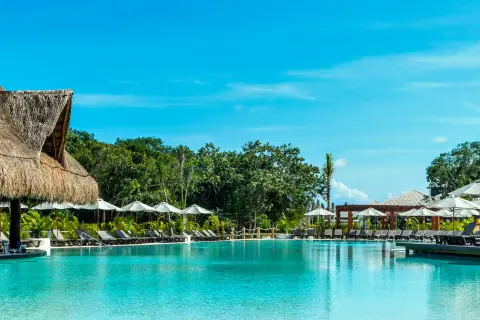 Ocean Riviera Paradise — private transfers from Cancun Airport