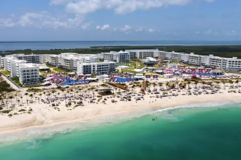 Planet Hollywood Cancun — traslados privados desde el aeropuerto de cancún