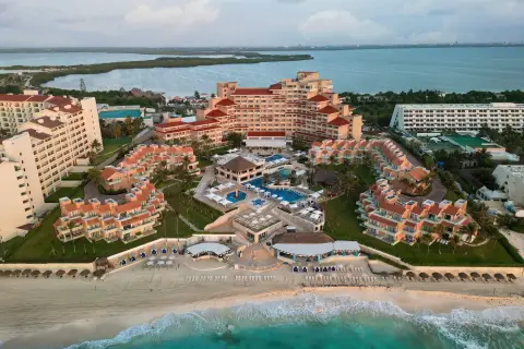 Wyndham Grand Cancun — private transfers from Cancun Airport
