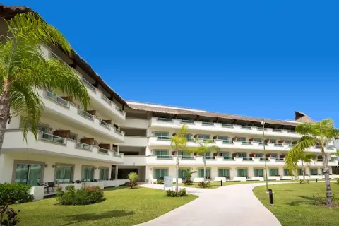 Bluebay Grand Esmeralda — private transfers from Cancun airport