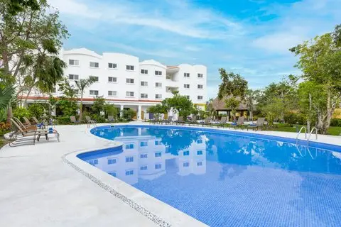 Courtyard by Marriott — private transfers from Cancun airport