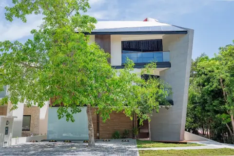 El Elefante — private transfers from Cancun airport