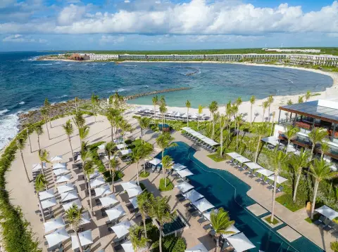 Hilton Tulum Riviera Maya — traslados privados desde el aeropuerto de Cancún