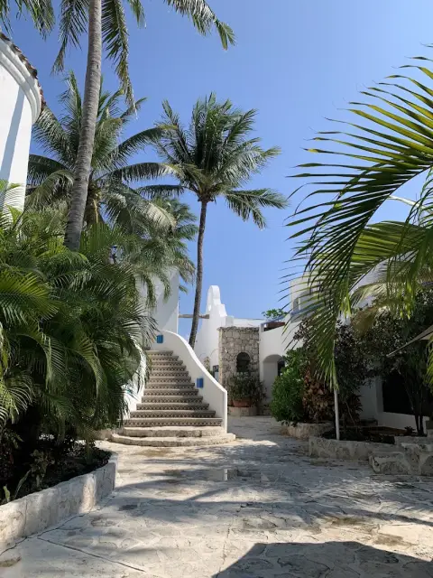 Pelicano Inn — private transfers from Cancun airport