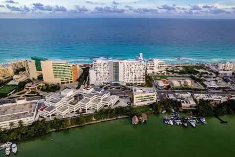 Riu Palace Kukulkan — traslados privados desde el aeropuerto de Cancún