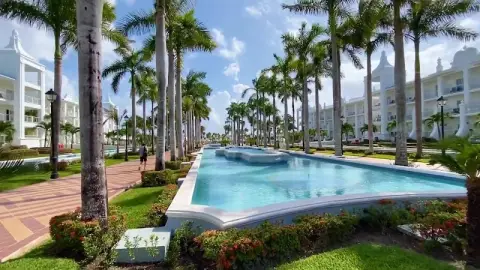 Riu Palace Riviera Maya — traslados privados desde el aeropuerto de Cancún