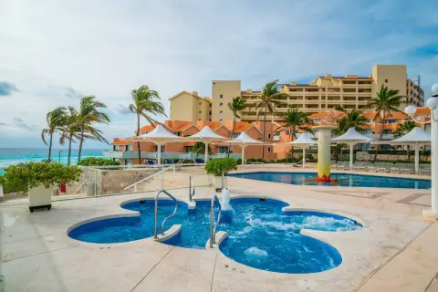 Wyndham Grand Cancun — private transfers from Cancun airport